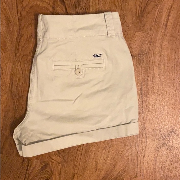 Vineyard Vines stone colored short shorts - Picture 5 of 6